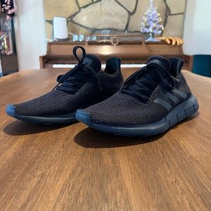 Adidas men’s black sneakers